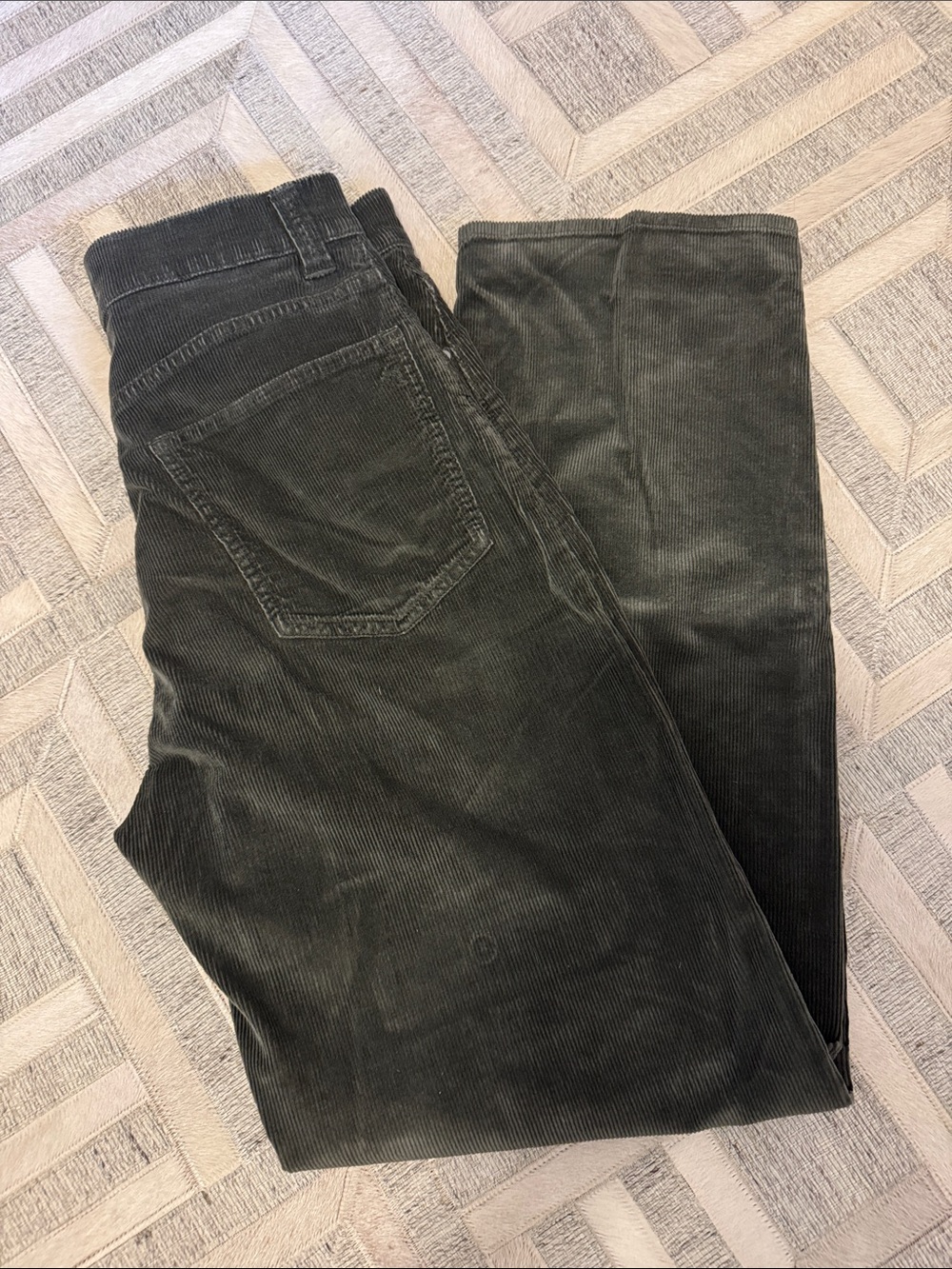 Madewell Womens Ballon Pant in Corduroy Pants in Dark Olive